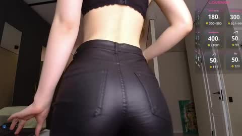 Isobelle online show from 04-17-26, 04:21