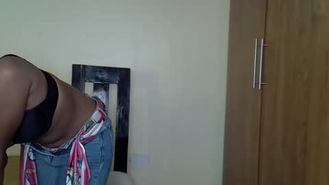 Snapshot of wizzia_khalifa chatting on 01-14-25, 03:47 girlie o online show from 01-14-25, 03:47