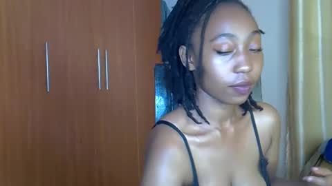 Snapshot of wizzia_khalifa chatting on 02-10-25, 03:35 girlie o online show from 02-10-25, 03:35