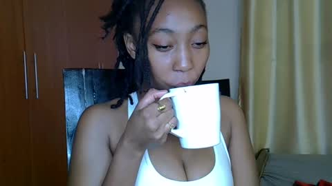 Snapshot of wizzia_khalifa chatting on 02-18-25, 04:15 girlie o online show from 02-18-25, 04:15