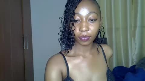 Snapshot of wizzia_khalifa chatting on 02-26-25, 02:48 girlie o online show from 02-26-25, 02:48