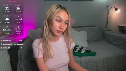 Snapshot of wladilia chatting on 02-13-25, 11:47 wladilia online show from 02-13-25, 11:47