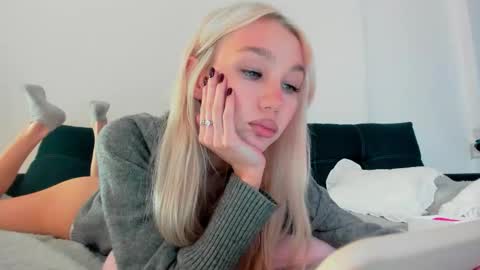 Snapshot of wladilia chatting on 09-20-25, 08:32 wladilia online show from 09-20-25, 08:32