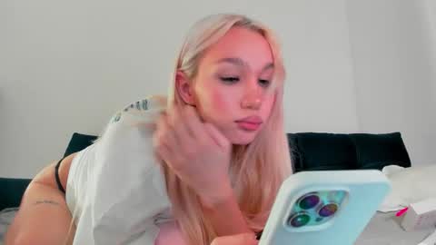Snapshot of wladilia chatting on 09-22-25, 08:33 wladilia online show from 09-22-25, 08:33