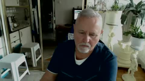 wlodek165 online show from 02-21-25, 12:06