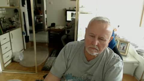 wlodek165 online show from 04-02-26, 10:24