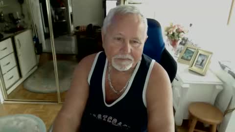 wlodek165 online show from 05-05-26, 11:18