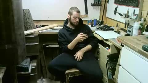 wolf021221 online show from 10-24-25, 06:04