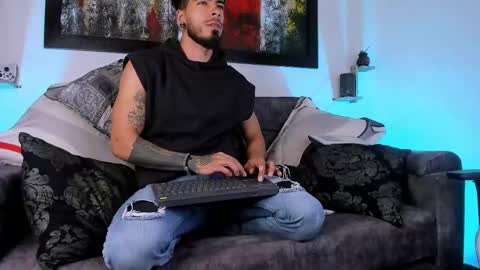 Snapshot of wolferatus chatting on 02-11-25, 10:07 wolferatus online show from 02-11-25, 10:07