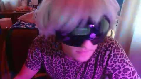 wolfgamer44 online show from 11-19-25, 09:59