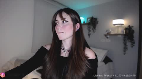 Snapshot of wolfsfoster chatting on 02-04-25, 02:28 online show from 02-04-25, 02:28