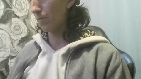 Snapshot of wolfxsnow chatting on 05-18-26, 08:42 wolfxsnow online show from 05-18-26, 08:42