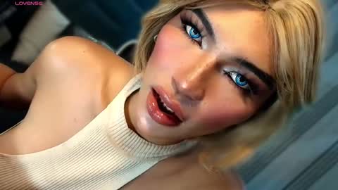 Snapshot of womanofyourdesire_ts chatting on 02-09-26, 03:54 Julia online show from 02-09-26, 03:54