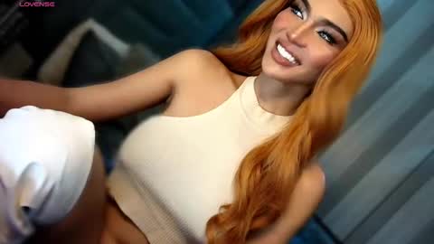 Snapshot of womanofyourdesire_ts chatting on 02-16-26, 05:36 Julia online show from 02-16-26, 05:36