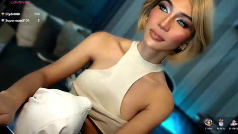 Snapshot of womanofyourdesire_ts chatting on 02-21-26, 04:35 Julia online show from 02-21-26, 04:35