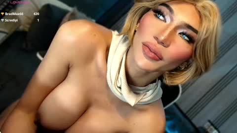 Snapshot of womanofyourdesire_ts chatting on 02-26-26, 04:33 Julia online show from 02-26-26, 04:33