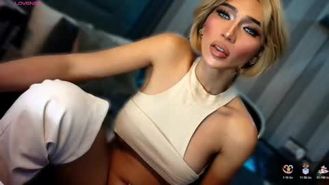 Snapshot of womanofyourdesire_ts chatting on 03-01-26, 02:02 Julia online show from 03-01-26, 02:02