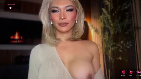 Snapshot of womanofyourdesire_ts chatting on 07-18-26, 05:22 Julia online show from 07-18-26, 05:22