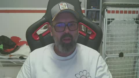 Snapshot of womenizzeer chatting on 12-07-24, 01:03 Adam online show from 12-07-24, 01:03