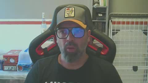 Snapshot of womenizzeer chatting on 01-25-25, 11:02 Adam online show from 01-25-25, 11:02