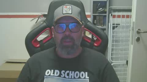 Snapshot of womenizzeer chatting on 03-12-25, 10:17 Adam online show from 03-12-25, 10:17