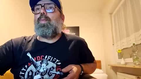 Snapshot of womenizzeer chatting on 10-25-25, 10:59 Adam online show from 10-25-25, 10:59