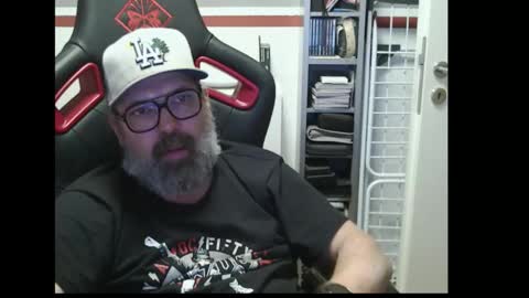 Snapshot of womenizzeer chatting on 10-27-25, 12:15 Adam online show from 10-27-25, 12:15