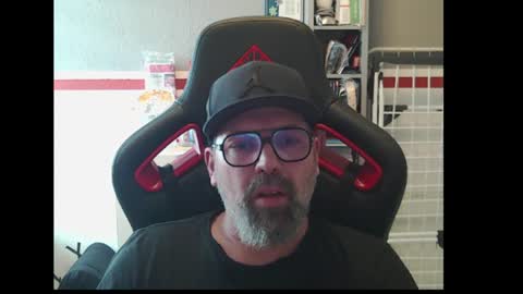 Snapshot of womenizzeer chatting on 06-17-26, 03:46 Adam online show from 06-17-26, 03:46