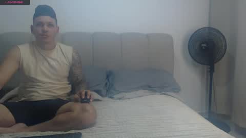 Snapshot of wondercouplexxx chatting on 05-08-26, 04:40 Sofia And Thomas online show from 05-08-26, 04:40