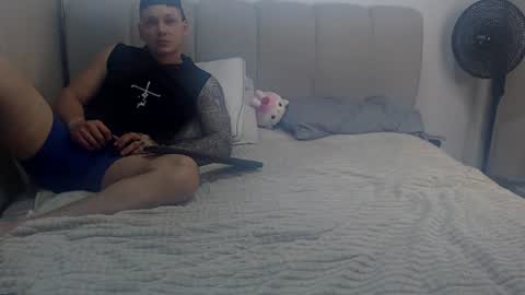 Snapshot of wondercouplexxx chatting on 06-12-26, 05:50 Sofia And Thomas online show from 06-12-26, 05:50