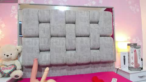 wonderkloe_ online show from 11-29-25, 08:01