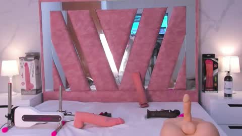 wonderkloe_ online show from 02-12-26, 08:15