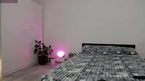 Snapshot of wonderwomannn chatting on 05-18-26, 01:17 Amalia online show from 05-18-26, 01:17