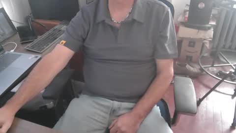 Snapshot of woodworker6473 chatting on 12-21-25, 03:19 woodworker6473 online show from 12-21-25, 03:19