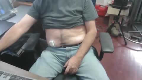 Snapshot of woodworker6473 chatting on 01-05-26, 06:33 woodworker6473 online show from 01-05-26, 06:33