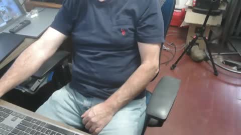 Snapshot of woodworker6473 chatting on 01-06-26, 01:26 woodworker6473 online show from 01-06-26, 01:26