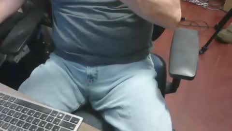 Snapshot of woodworker6473 chatting on 01-15-26, 01:26 woodworker6473 online show from 01-15-26, 01:26