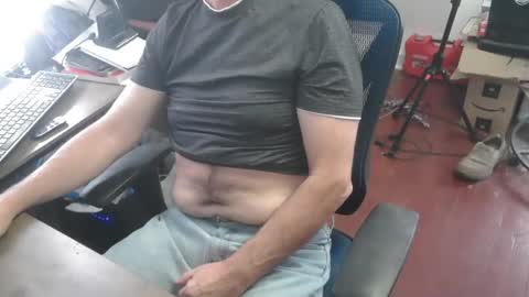 Snapshot of woodworker6473 chatting on 02-03-26, 03:39 woodworker6473 online show from 02-03-26, 03:39