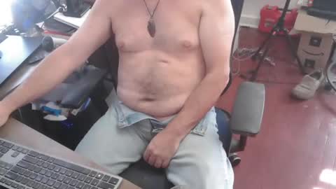 Snapshot of woodworker6473 chatting on 02-05-26, 03:27 woodworker6473 online show from 02-05-26, 03:27