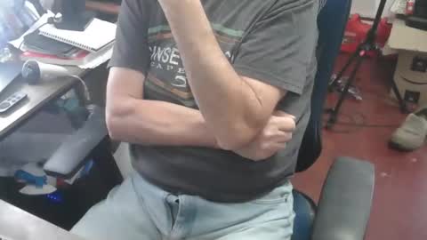 Snapshot of woodworker6473 chatting on 02-06-26, 02:09 woodworker6473 online show from 02-06-26, 02:09