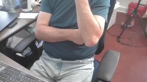 Snapshot of woodworker6473 chatting on 02-13-26, 02:46 woodworker6473 online show from 02-13-26, 02:46