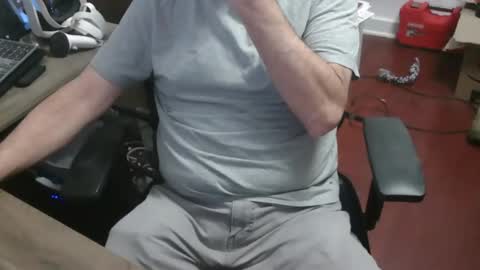 Snapshot of woodworker6473 chatting on 02-19-26, 12:17 woodworker6473 online show from 02-19-26, 12:17