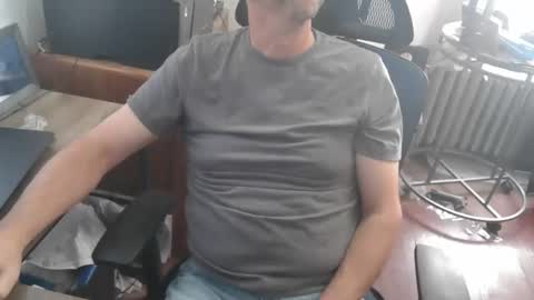 Snapshot of woodworker6473 chatting on 02-26-26, 01:43 woodworker6473 online show from 02-26-26, 01:43