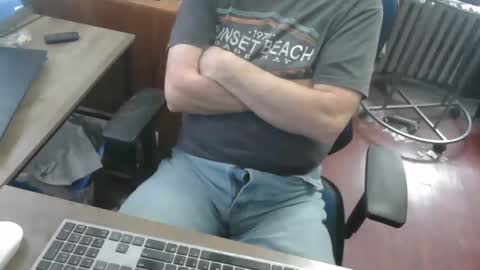 Snapshot of woodworker6473 chatting on 03-02-26, 01:29 woodworker6473 online show from 03-02-26, 01:29