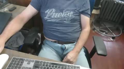 Snapshot of woodworker6473 chatting on 03-03-26, 02:12 woodworker6473 online show from 03-03-26, 02:12