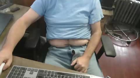 Snapshot of woodworker6473 chatting on 03-05-26, 04:25 woodworker6473 online show from 03-05-26, 04:25