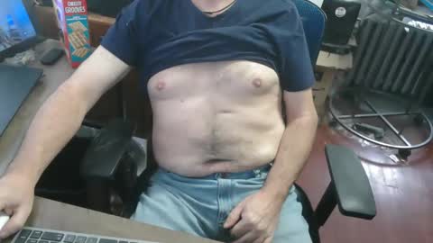 Snapshot of woodworker6473 chatting on 03-06-26, 02:13 woodworker6473 online show from 03-06-26, 02:13