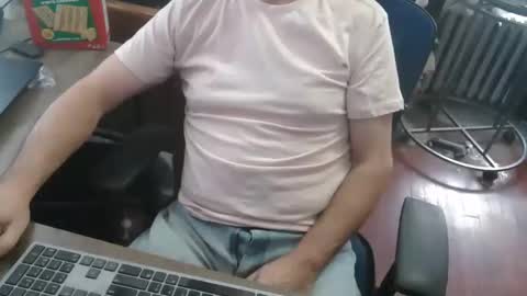 Snapshot of woodworker6473 chatting on 03-17-26, 02:31 woodworker6473 online show from 03-17-26, 02:31