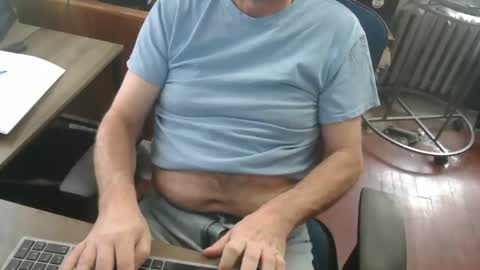 Snapshot of woodworker6473 chatting on 03-26-26, 01:06 woodworker6473 online show from 03-26-26, 01:06