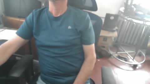 Snapshot of woodworker6473 chatting on 04-09-26, 01:49 woodworker6473 online show from 04-09-26, 01:49